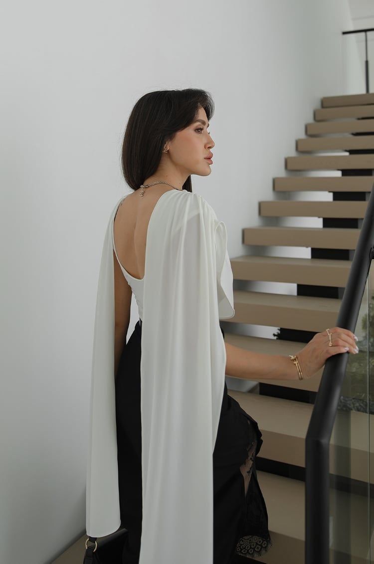 The Feminine Top